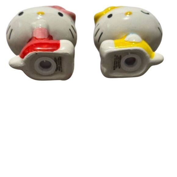 Sanrio Hello Kitty & Mimmy Ceramic Salt and Pepper Shakers - Picture 6 of 6